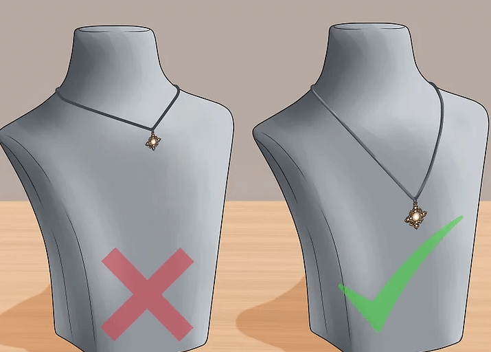Choose the appropriate jewellery for each display